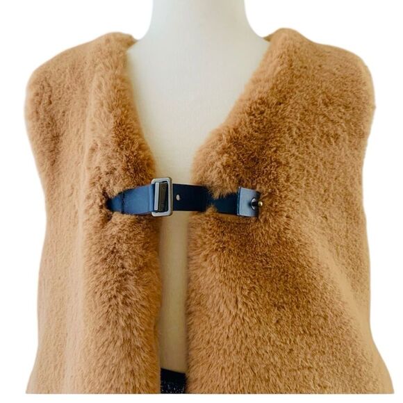 ZARA‎ FAUX FUR Front Buckle Vest, GIRLS SIZE 9-10 - Picture 7 of 11